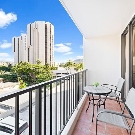 Cozy Waikiki Getaway, Stroll To Beach With Free Parking Хонолулу Екстериор снимка
