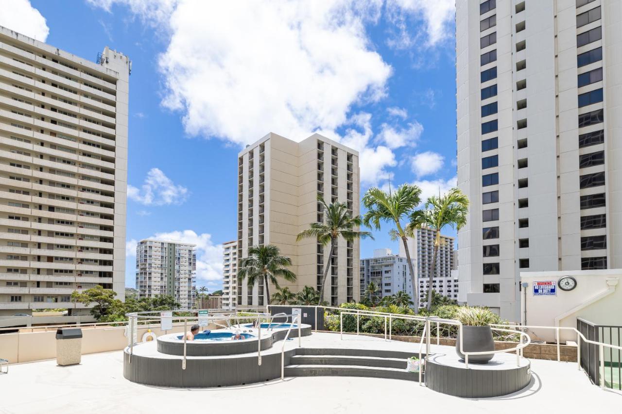 Cozy Waikiki Getaway, Stroll To Beach With Free Parking Хонолулу Екстериор снимка