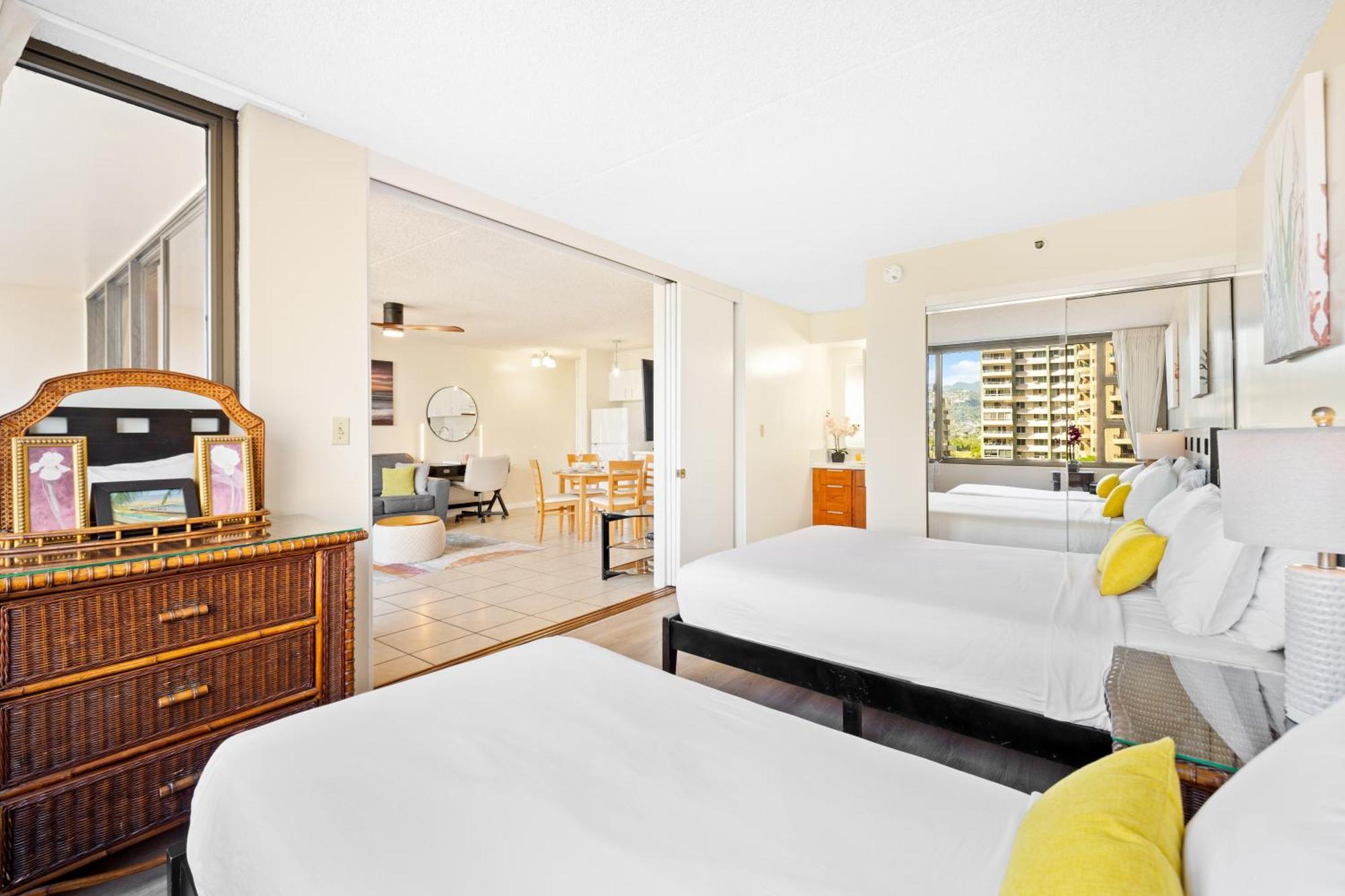 Cozy Waikiki Getaway, Stroll To Beach With Free Parking Хонолулу Екстериор снимка