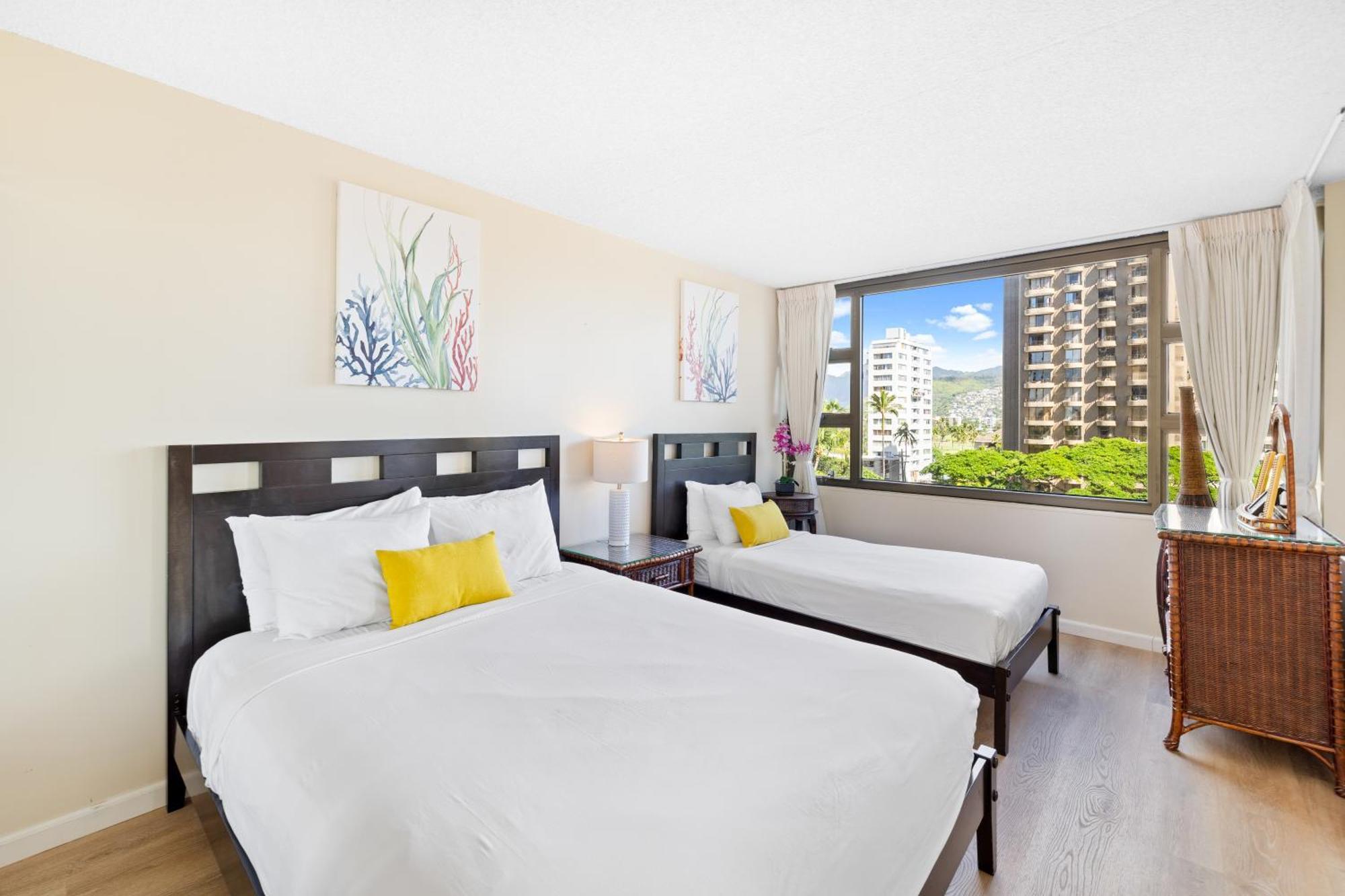 Cozy Waikiki Getaway, Stroll To Beach With Free Parking Хонолулу Екстериор снимка
