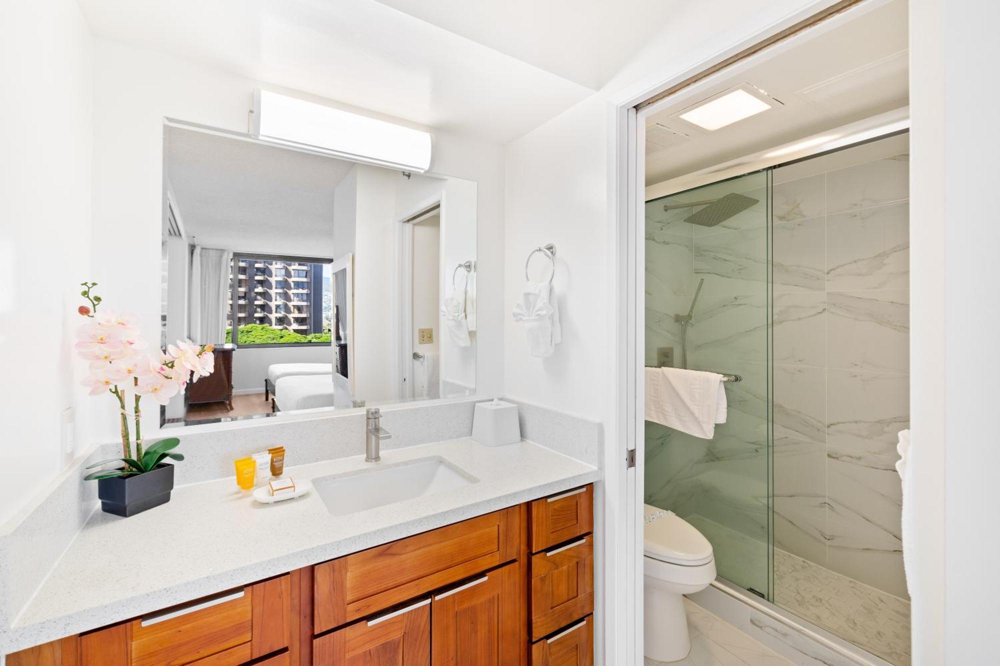 Cozy Waikiki Getaway, Stroll To Beach With Free Parking Хонолулу Екстериор снимка