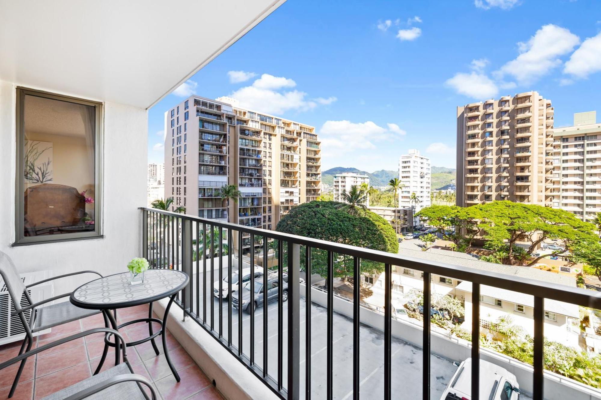Cozy Waikiki Getaway, Stroll To Beach With Free Parking Хонолулу Екстериор снимка