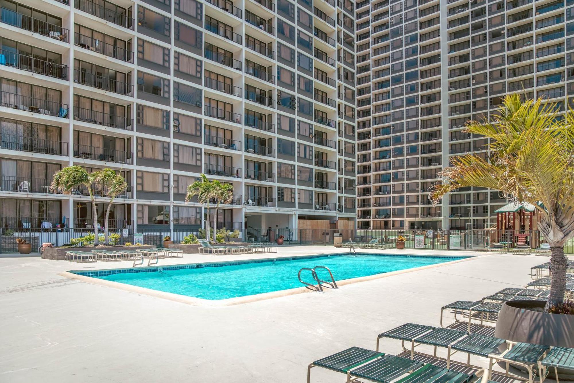 Cozy Waikiki Getaway, Stroll To Beach With Free Parking Хонолулу Екстериор снимка