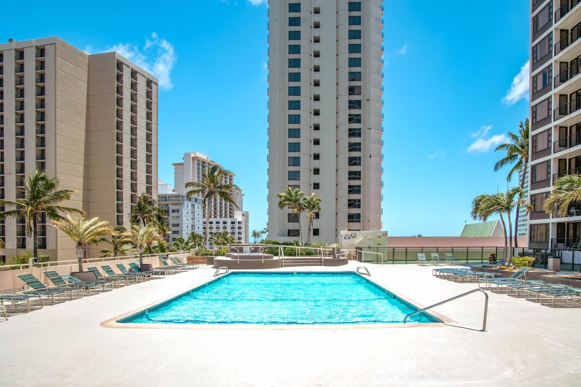 Cozy Waikiki Getaway, Stroll To Beach With Free Parking Хонолулу Екстериор снимка