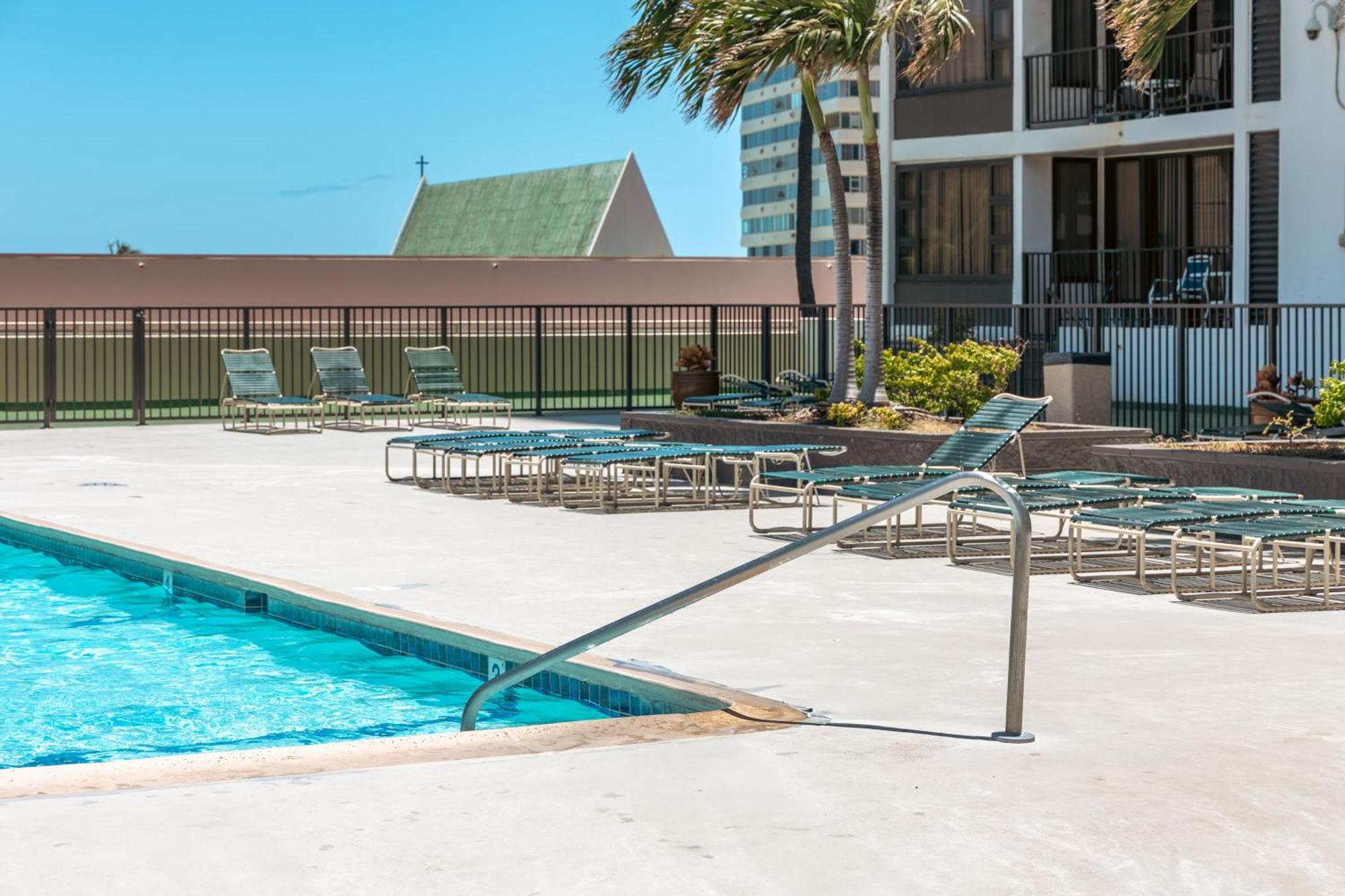 Cozy Waikiki Getaway, Stroll To Beach With Free Parking Хонолулу Екстериор снимка